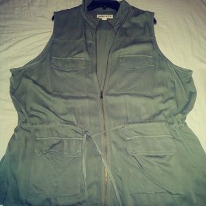 Womens sleeveless jacket